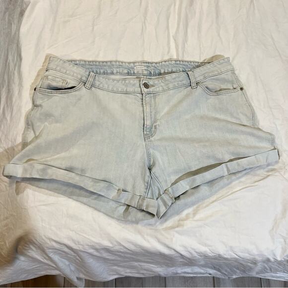 Old Navy Boyfriend Fit Cuffed Light Wash Denim Short size 16W - Picture 12 of 12